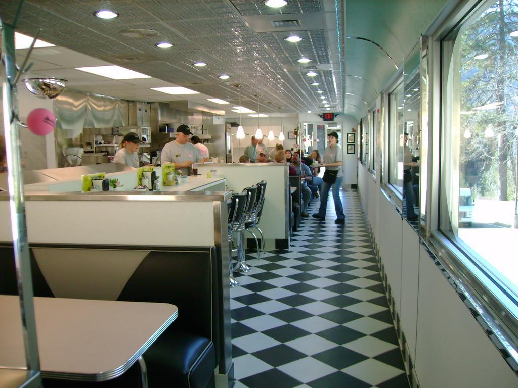 Travelodge By Wyndham Dunsmuir Restoran gambar